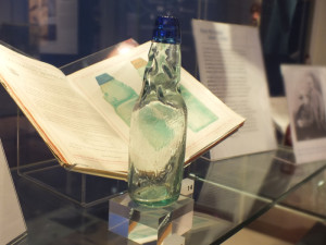 Decorative glas bottle